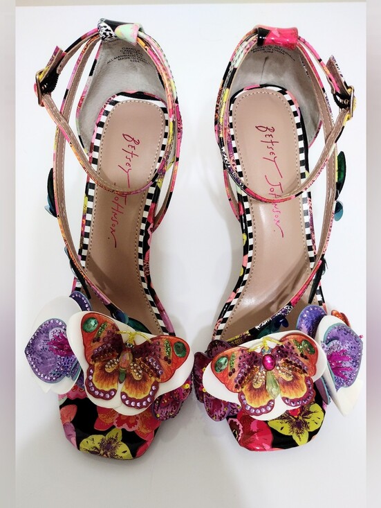 Betsey Johnson Shoes - Betsey Johnson Sz 6.5 Chic Multicolor Floral Butterfly Appliqué Heels